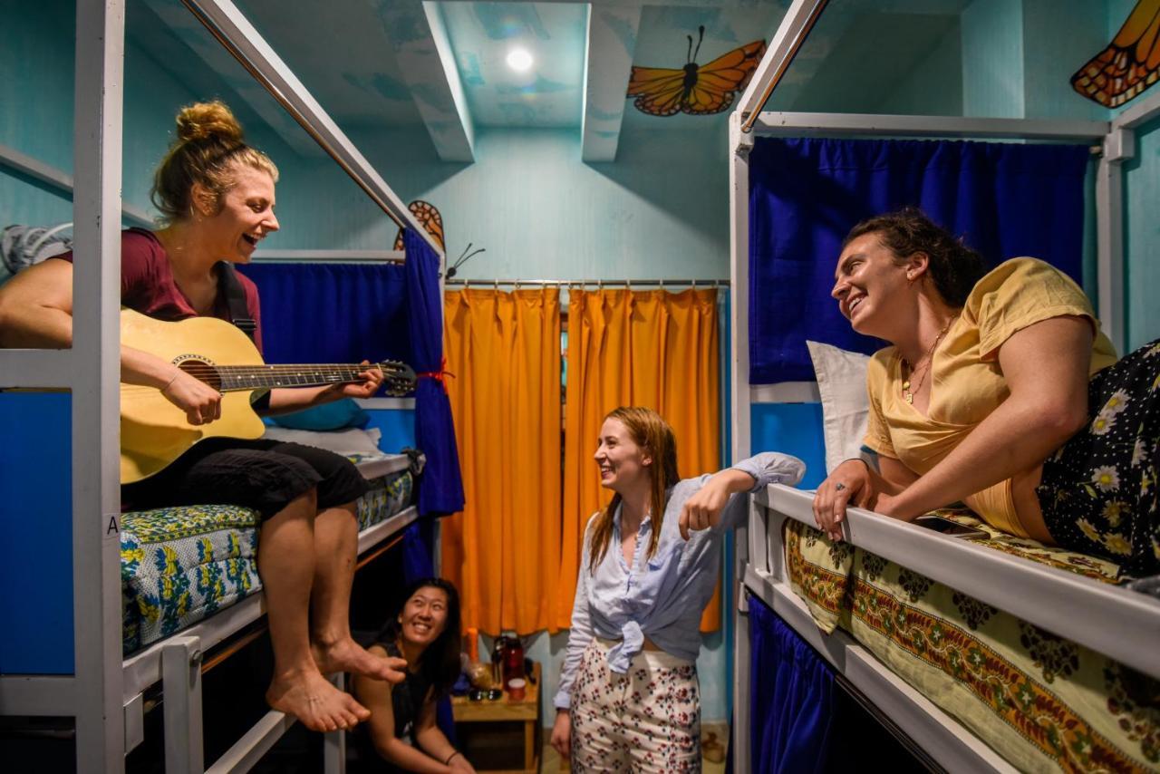 Gypsy Nest Hostel อัครา ภายนอก รูปภาพ